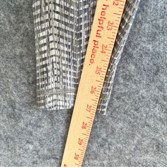 LULULEMON Wunder Under Hi-Rise 7/8 Tight Luon Arrow Jacquard Grey White Size 6 - Picture 8 of 9